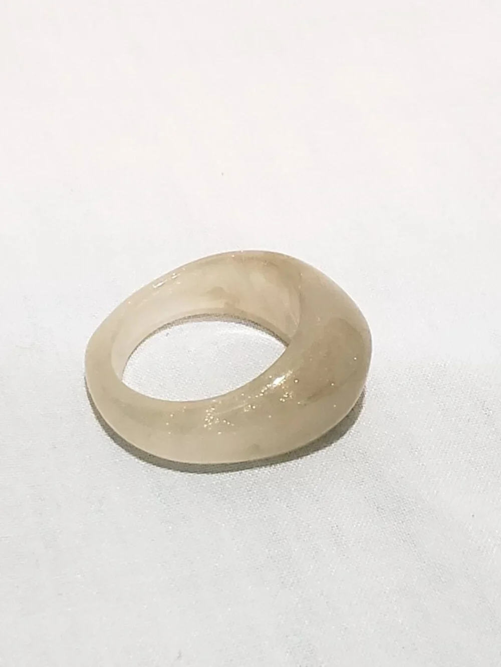 Chunky Dome Beige Acrylic Resin Ring Glossy Finish Gold Glitter Flecks Size 8